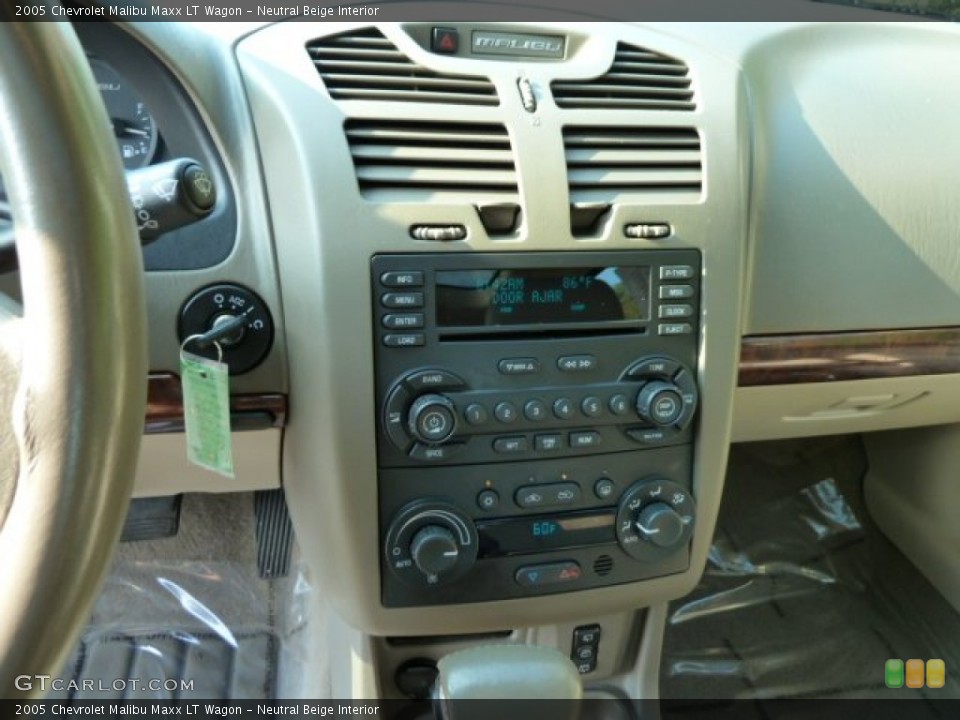 Neutral Beige Interior Controls for the 2005 Chevrolet Malibu Maxx LT Wagon #52374577