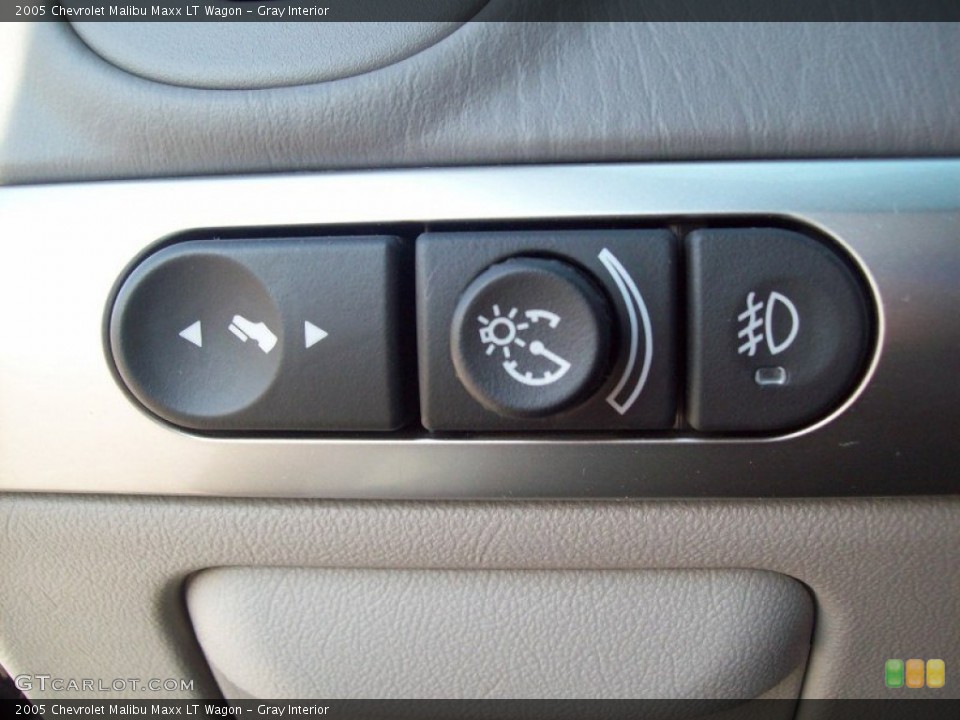Gray Interior Controls for the 2005 Chevrolet Malibu Maxx LT Wagon #52379701