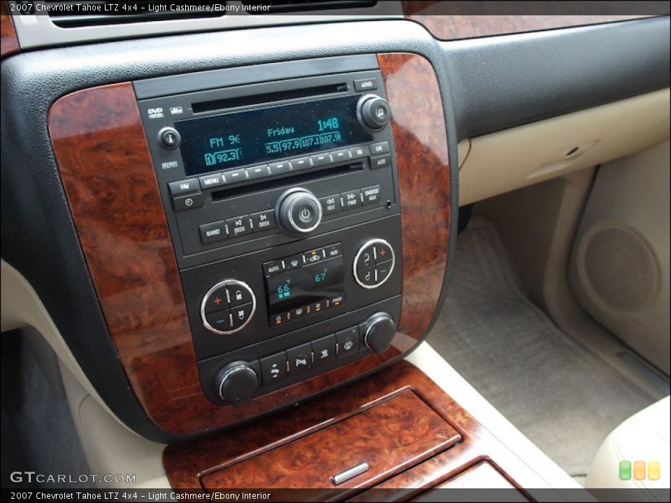 Light Cashmere/Ebony Interior Controls for the 2007 Chevrolet Tahoe LTZ 4x4 #52380445