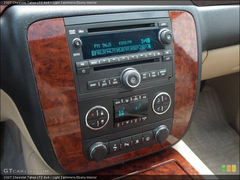 Light Cashmere/Ebony Interior Controls for the 2007 Chevrolet Tahoe LTZ 4x4 #52380460