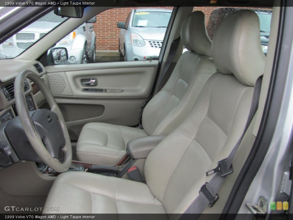 Light Taupe Interior Photo for the 1999 Volvo V70 Wagon AWD #52388887