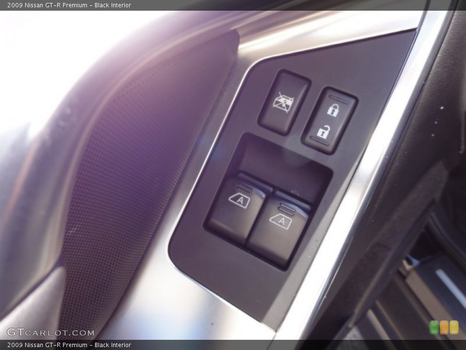 Black Interior Controls for the 2009 Nissan GT-R Premium #52393524