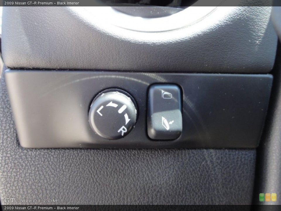 Black Interior Controls for the 2009 Nissan GT-R Premium #52393896