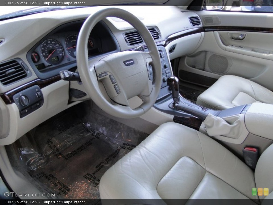 Taupe/LightTaupe Interior Photo for the 2002 Volvo S80 2.9 #52394133