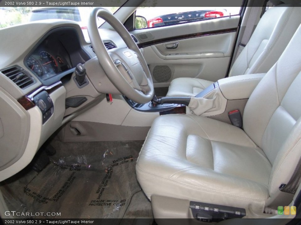 Taupe/LightTaupe Interior Photo for the 2002 Volvo S80 2.9 #52394160