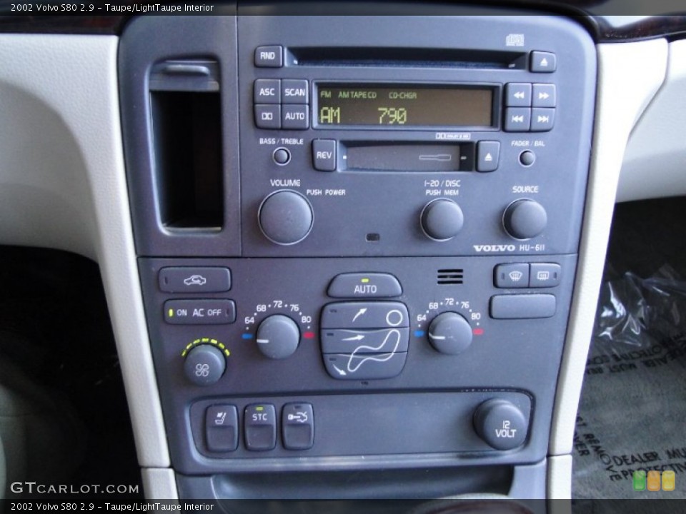 Taupe/LightTaupe Interior Controls for the 2002 Volvo S80 2.9 #52394244