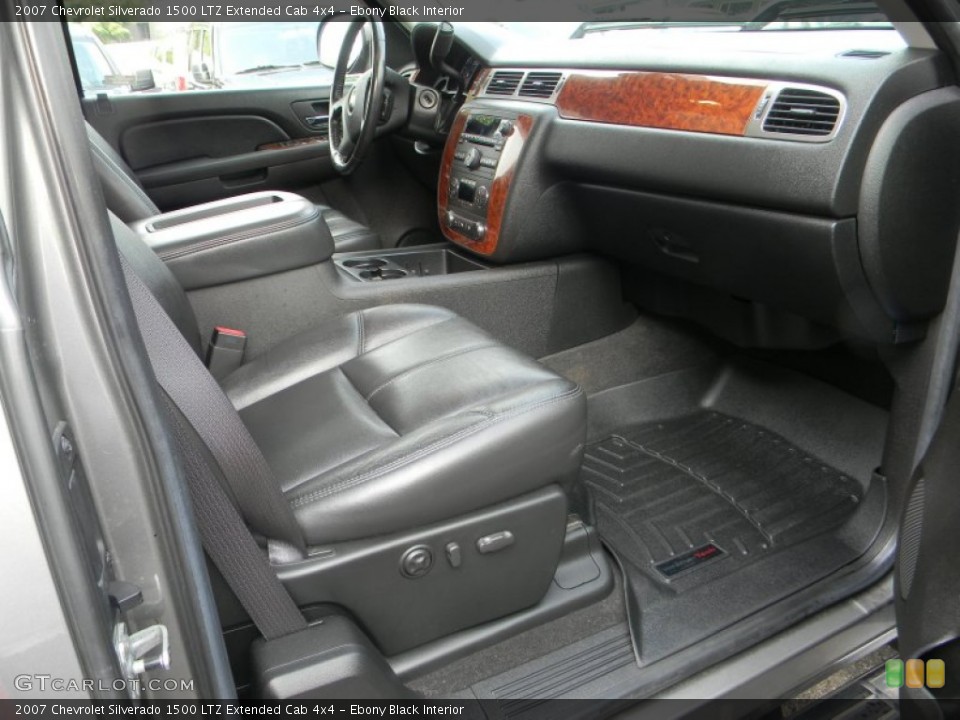 Ebony Black Interior Dashboard for the 2007 Chevrolet Silverado 1500 LTZ Extended Cab 4x4 #52400244