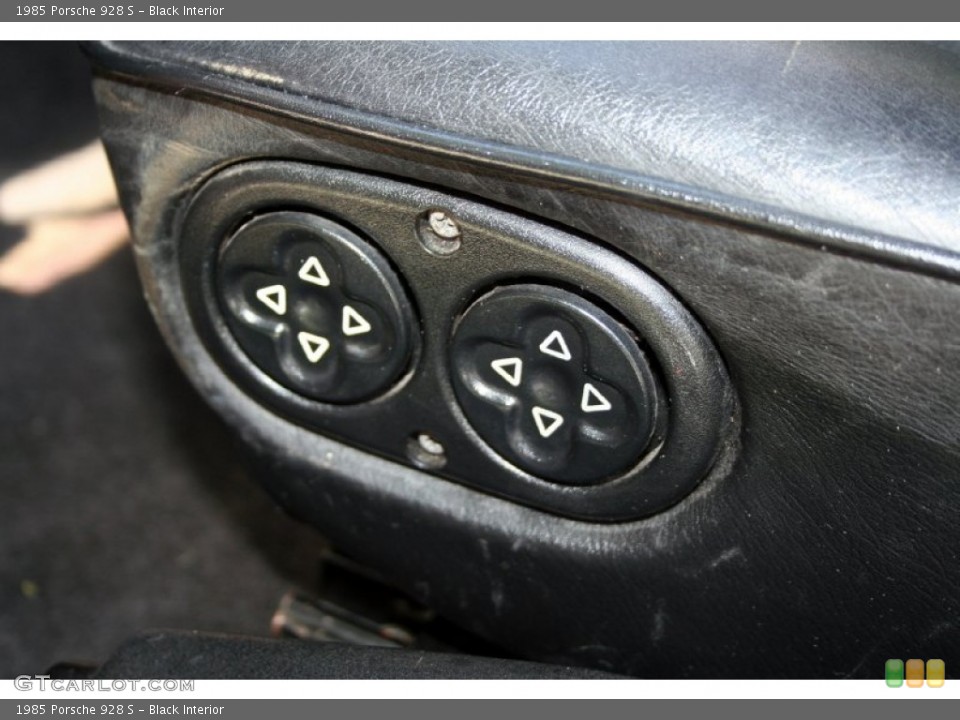 Black Interior Controls for the 1985 Porsche 928 S #52411122