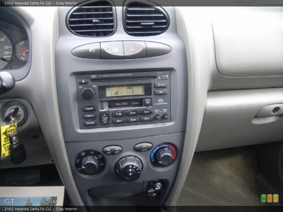 Gray Interior Controls for the 2002 Hyundai Santa Fe GLS #52418612