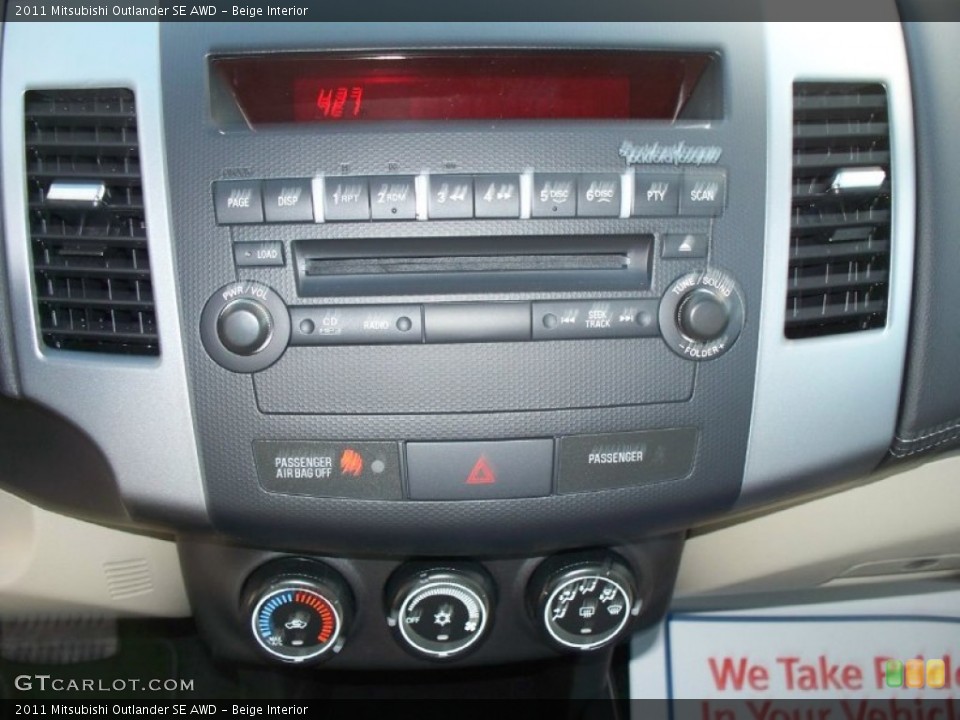 Beige Interior Controls for the 2011 Mitsubishi Outlander SE AWD #52425057