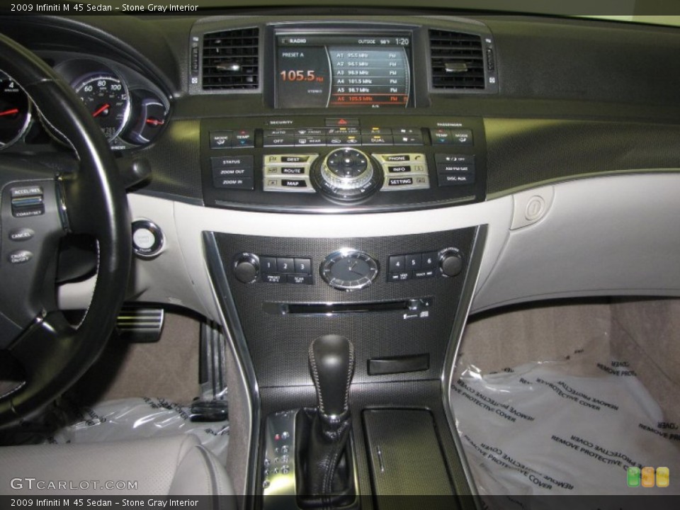 Stone Gray Interior Controls for the 2009 Infiniti M 45 Sedan #52427136