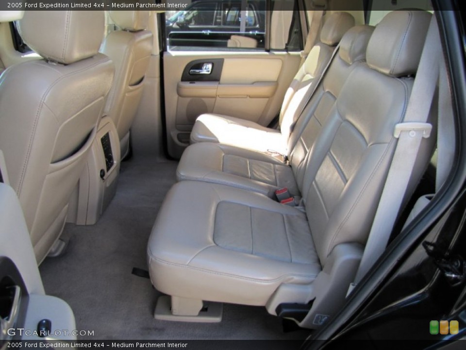 Medium Parchment Interior Photo for the 2005 Ford Expedition Limited 4x4 #52428966