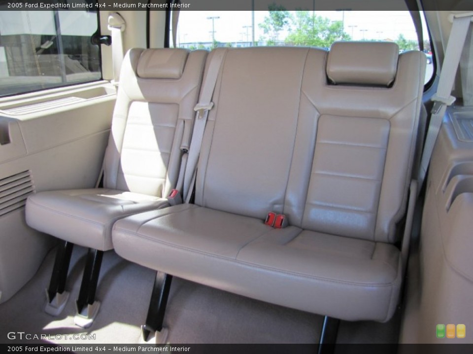 Medium Parchment Interior Photo for the 2005 Ford Expedition Limited 4x4 #52428996