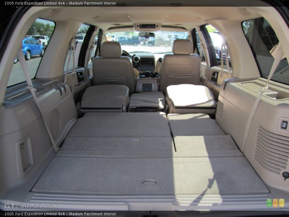 Medium Parchment Interior Trunk for the 2005 Ford Expedition Limited 4x4 #52429002