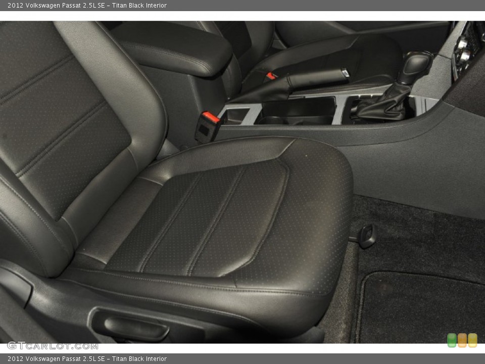 Titan Black Interior Photo for the 2012 Volkswagen Passat 2.5L SE #52432604
