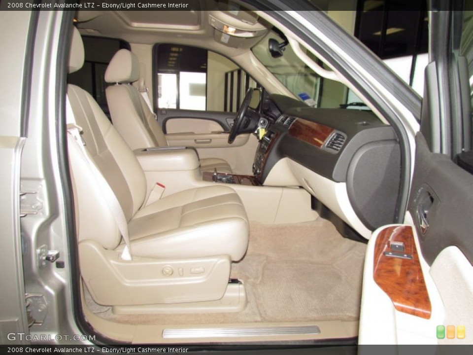 Ebony/Light Cashmere Interior Photo for the 2008 Chevrolet Avalanche LTZ #52443931