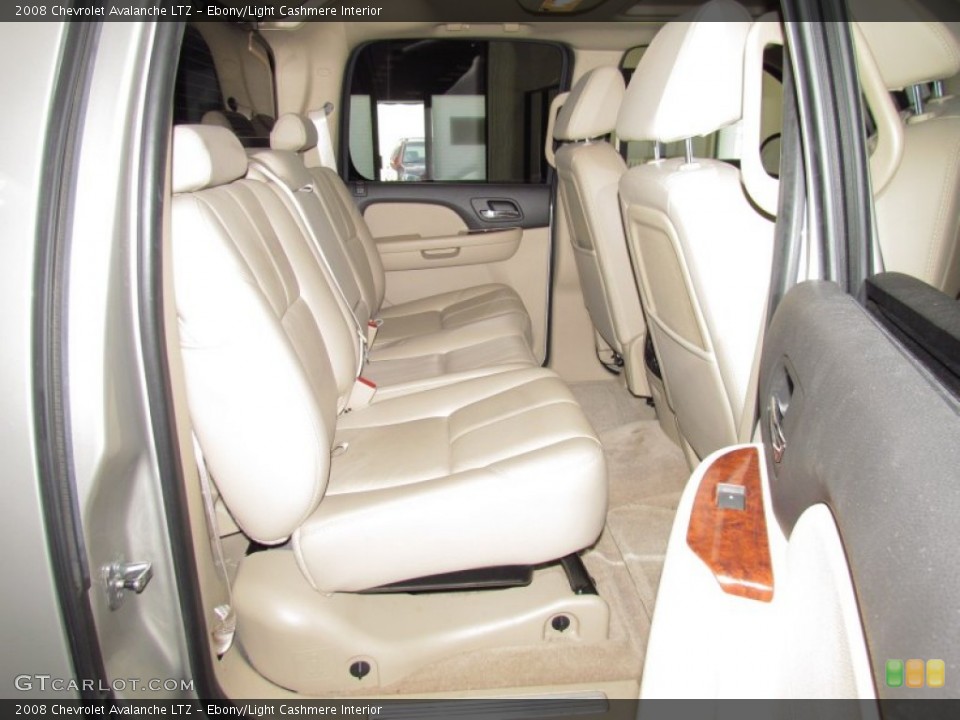 Ebony/Light Cashmere Interior Photo for the 2008 Chevrolet Avalanche LTZ #52443940