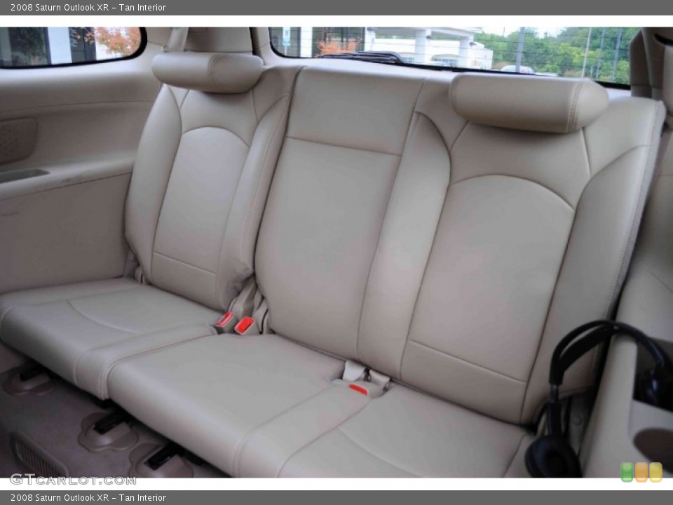 Tan Interior Photo for the 2008 Saturn Outlook XR #52445026