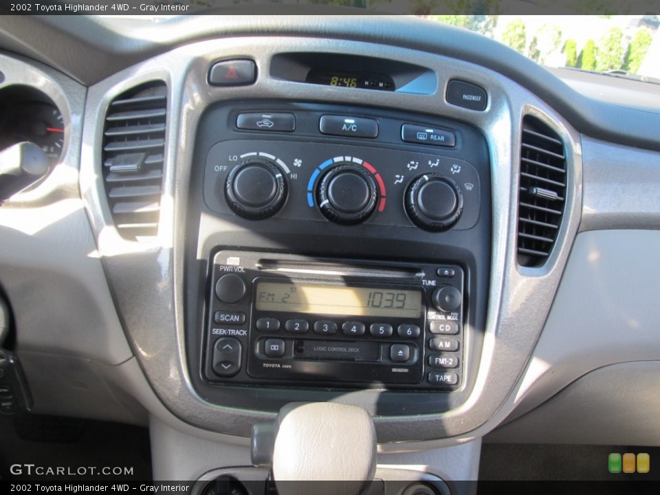 Gray Interior Controls for the 2002 Toyota Highlander 4WD #52448365