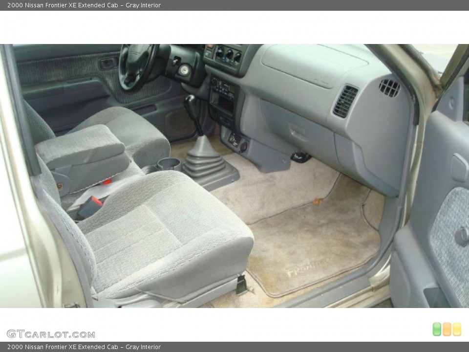 Gray Interior Photo for the 2000 Nissan Frontier XE Extended Cab #52459664