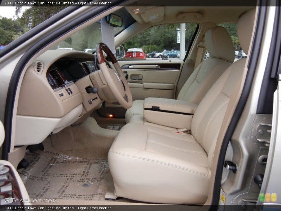 Light Camel Interior Photo for the 2011 Lincoln Town Car Signature Limited #52462001