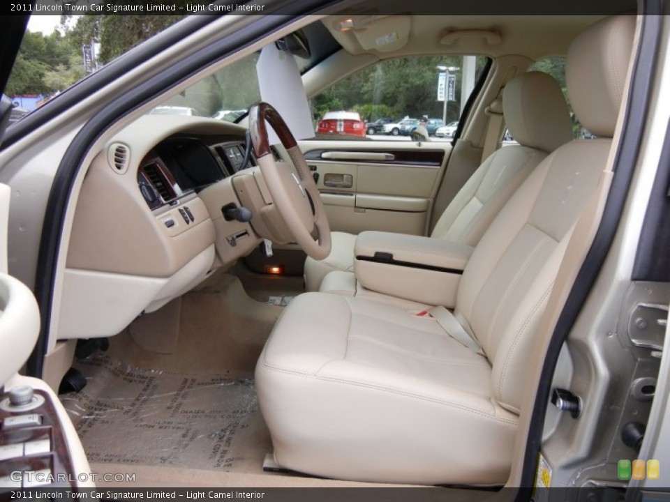 Light Camel Interior Photo for the 2011 Lincoln Town Car Signature Limited #52462184
