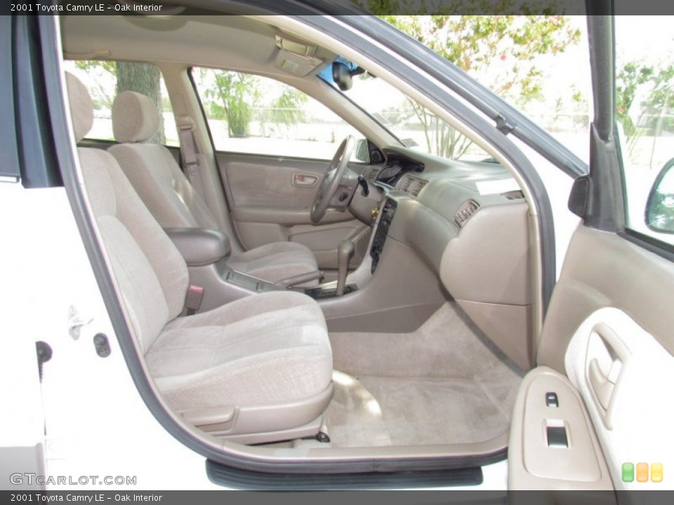 Oak Interior Photo for the 2001 Toyota Camry LE #52463096