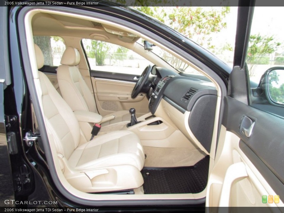 Pure Beige Interior Photo for the 2006 Volkswagen Jetta TDI Sedan #52465043