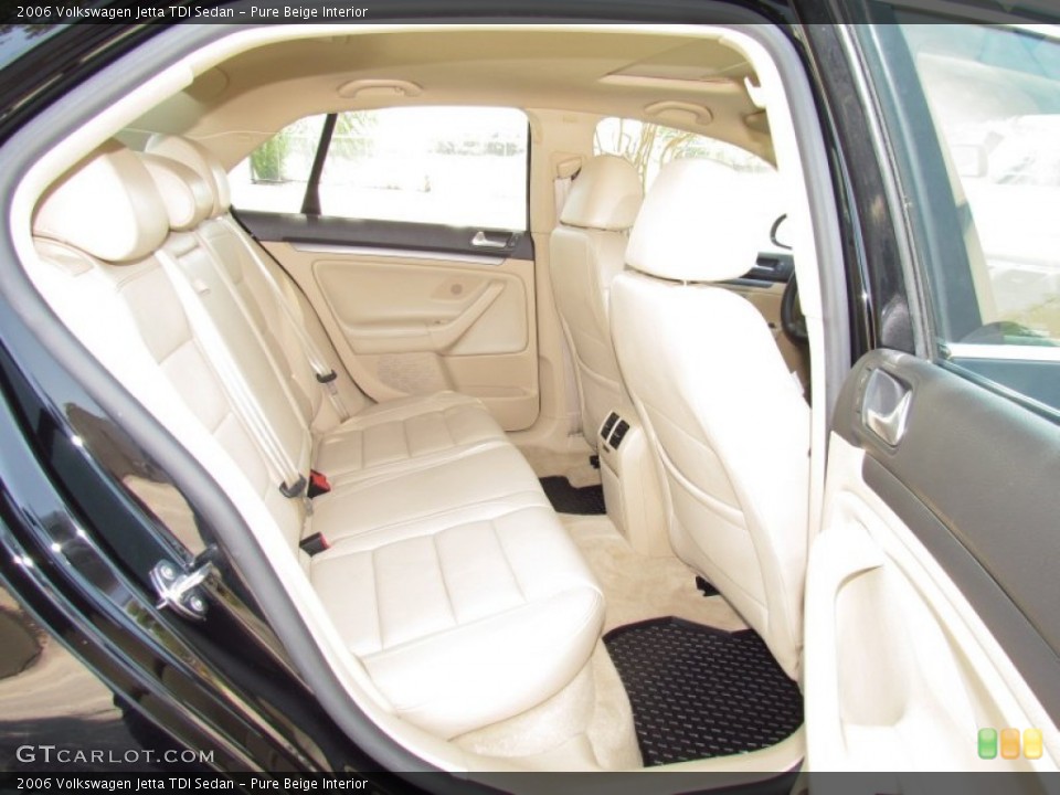 Pure Beige Interior Photo for the 2006 Volkswagen Jetta TDI Sedan #52465058