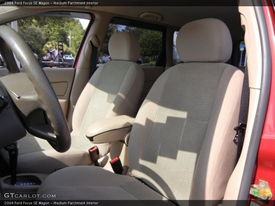Medium Parchment Interior Photo for the 2004 Ford Focus SE Wagon #52467737
