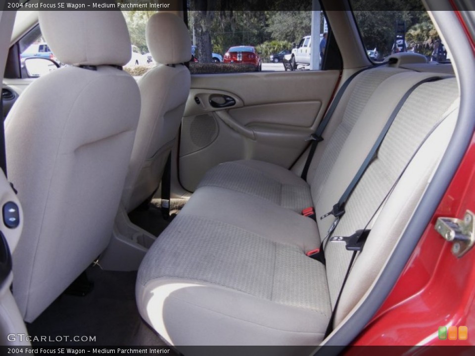 Medium Parchment Interior Photo for the 2004 Ford Focus SE Wagon #52467752