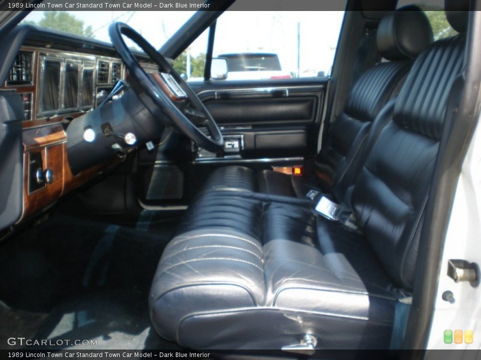 Dark Blue Interior Photo for the 1989 Lincoln Town Car  #52482302