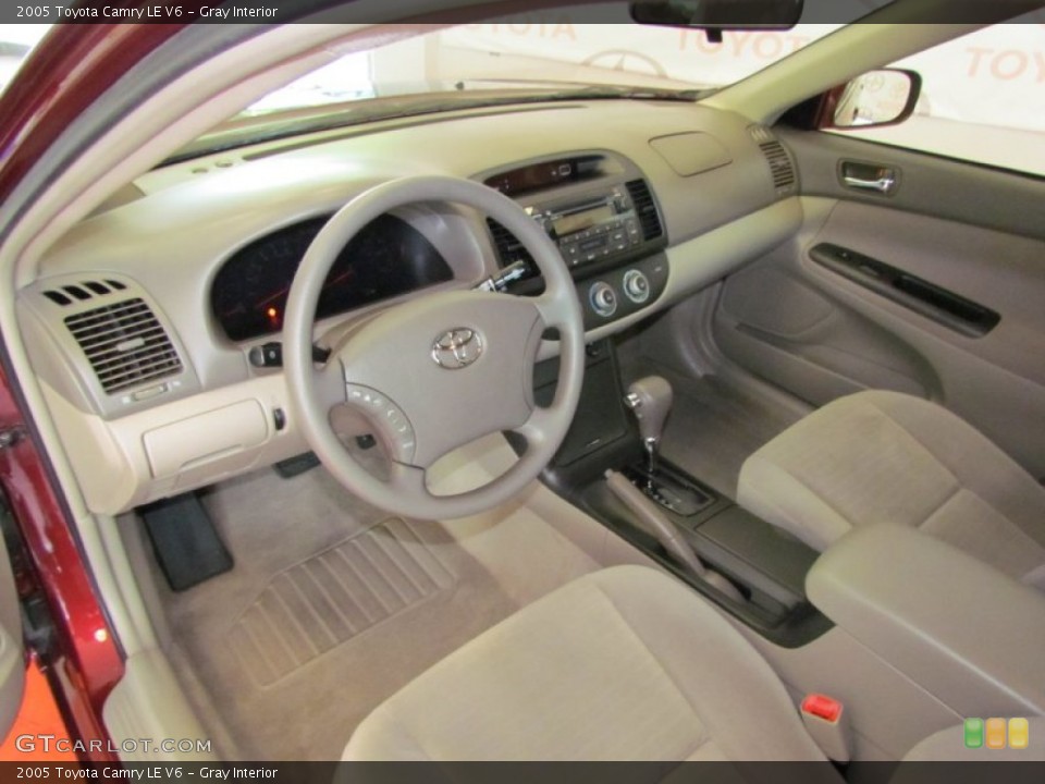 Gray Interior Photo for the 2005 Toyota Camry LE V6 #52483865