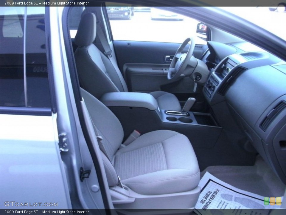 Medium Light Stone Interior Photo for the 2009 Ford Edge SE #52484870