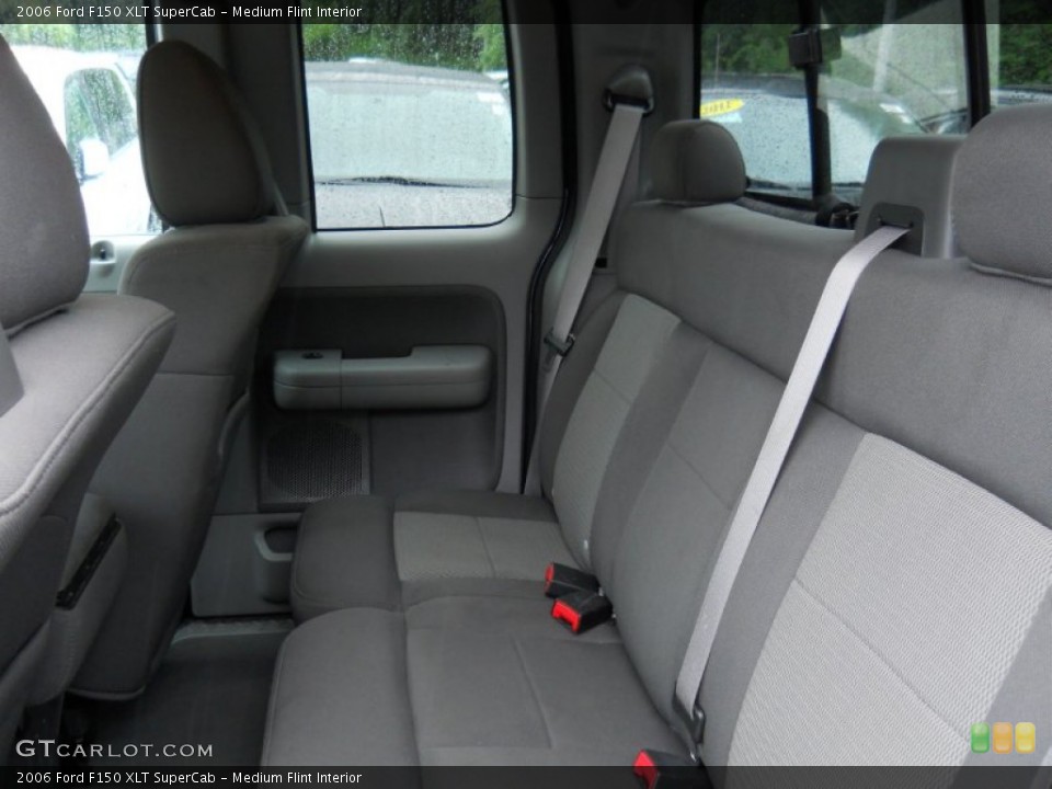 Medium Flint Interior Photo for the 2006 Ford F150 XLT SuperCab #52489385