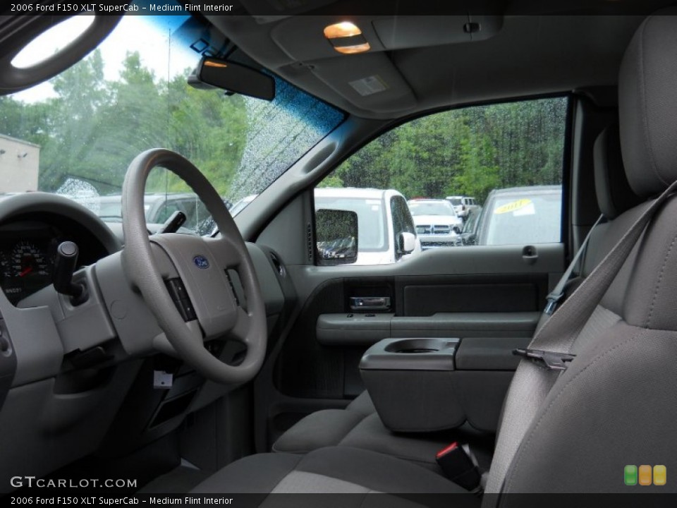 Medium Flint Interior Photo for the 2006 Ford F150 XLT SuperCab #52489391
