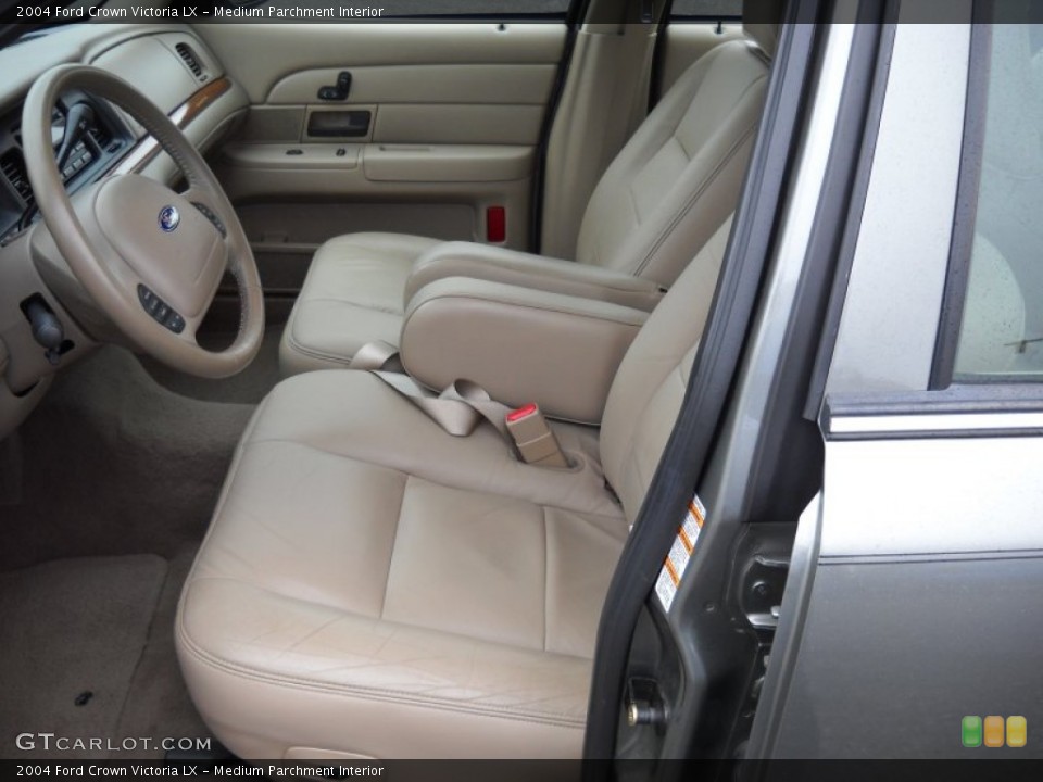 Medium Parchment Interior Photo for the 2004 Ford Crown Victoria LX #52496030
