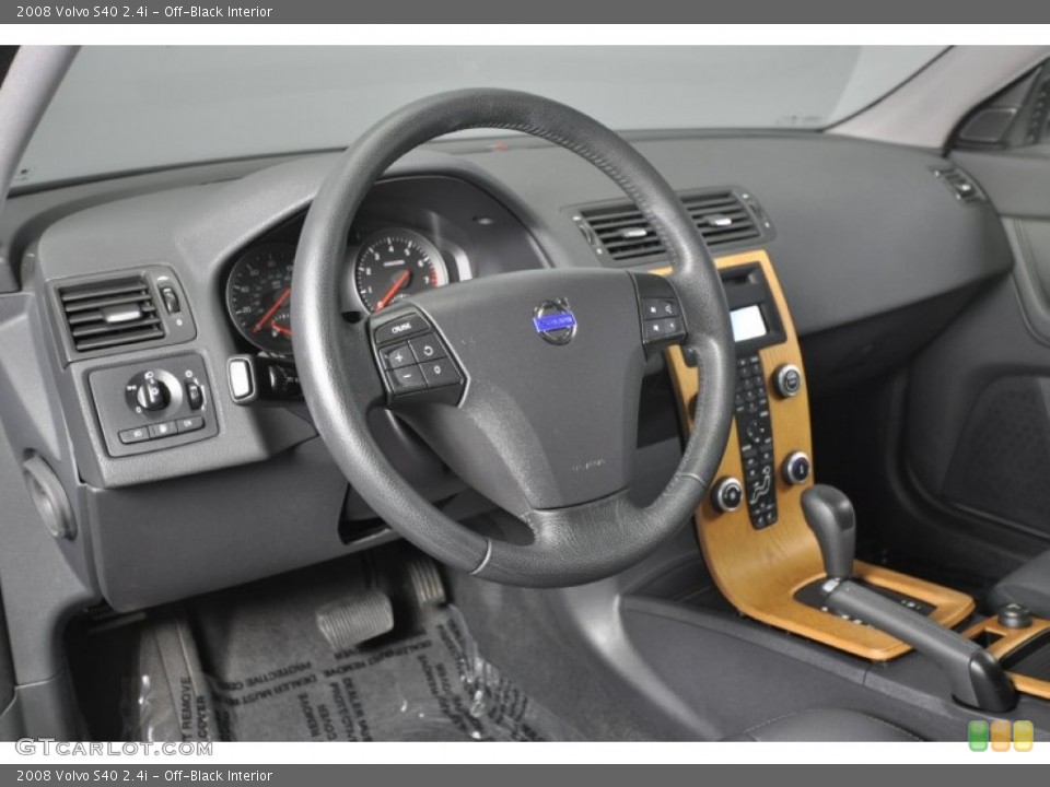 Off-Black Interior Dashboard for the 2008 Volvo S40 2.4i #52498742