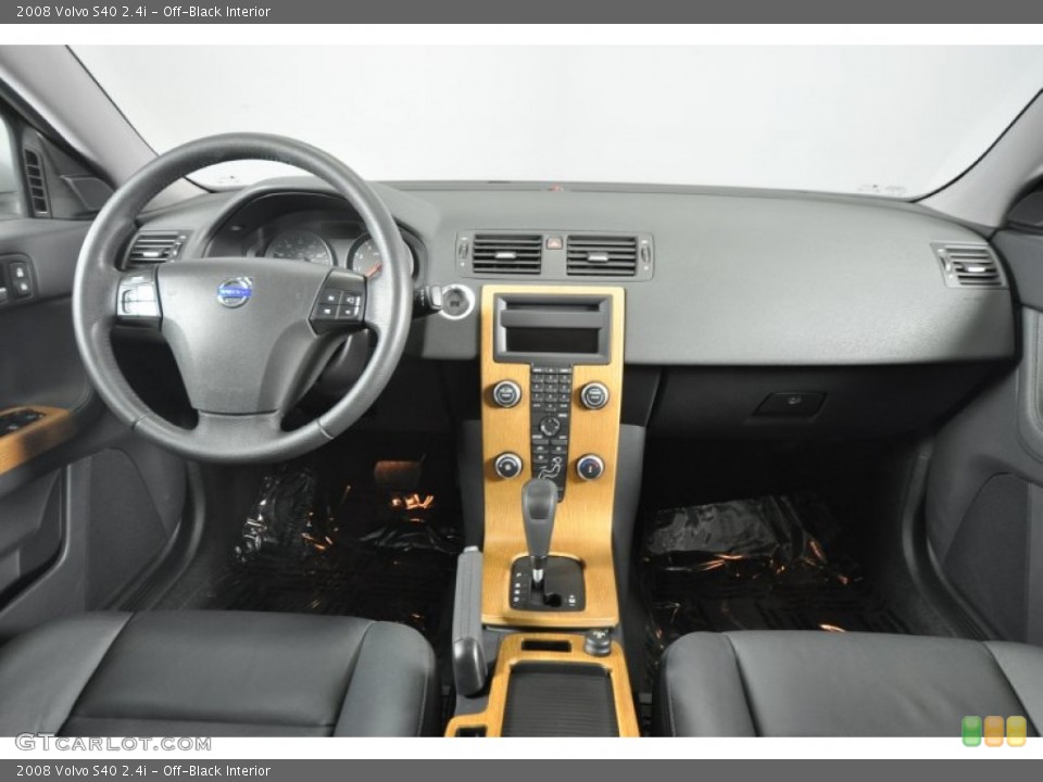 Off-Black Interior Dashboard for the 2008 Volvo S40 2.4i #52498982