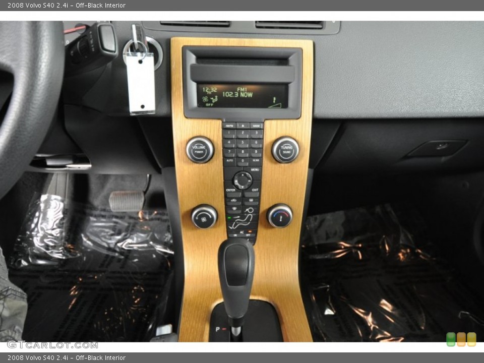 Off-Black Interior Controls for the 2008 Volvo S40 2.4i #52498997