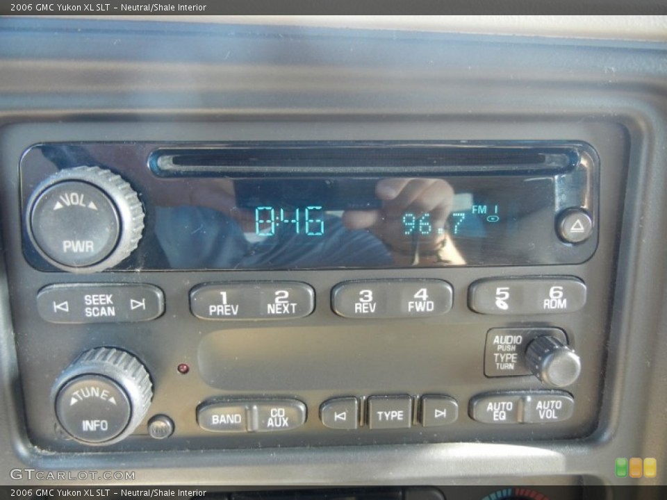 Neutral/Shale Interior Controls for the 2006 GMC Yukon XL SLT #52501047