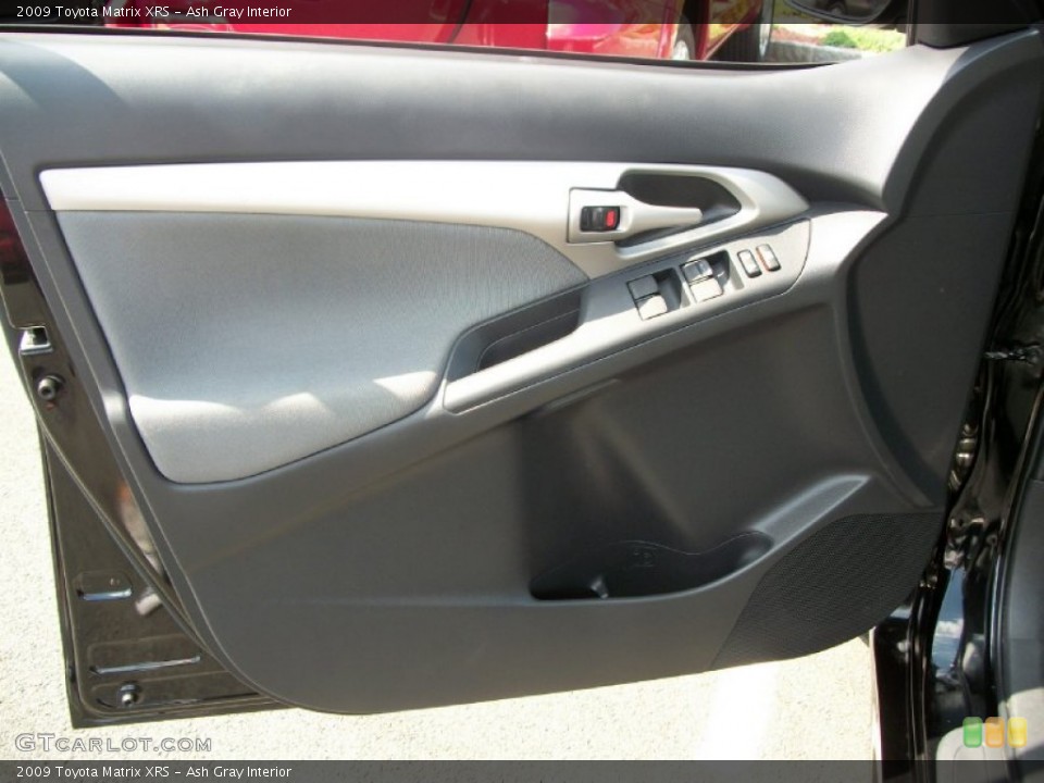 Ash Gray Interior Door Panel for the 2009 Toyota Matrix XRS #52503234