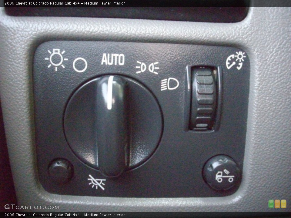 Medium Pewter Interior Controls for the 2006 Chevrolet Colorado Regular Cab 4x4 #52507173