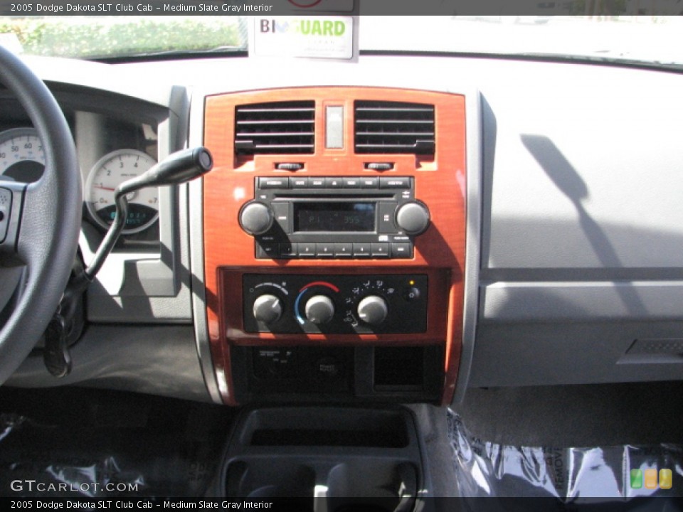 Medium Slate Gray Interior Controls for the 2005 Dodge Dakota SLT Club Cab #52513626