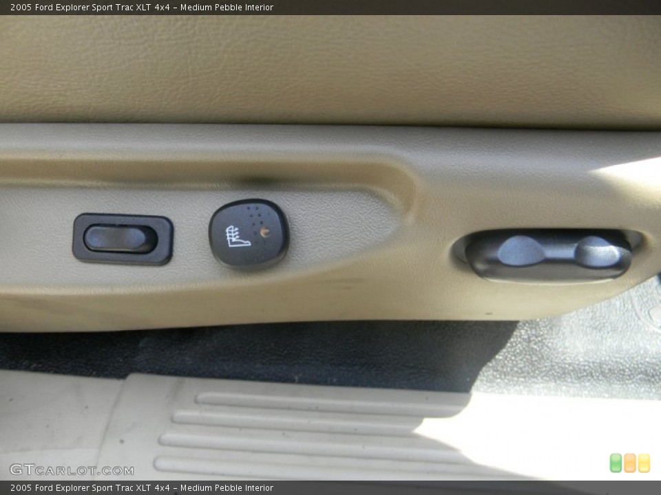 Medium Pebble Interior Controls for the 2005 Ford Explorer Sport Trac XLT 4x4 #52517316