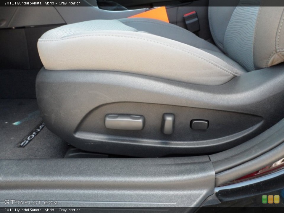 Gray Interior Controls for the 2011 Hyundai Sonata Hybrid #52522710