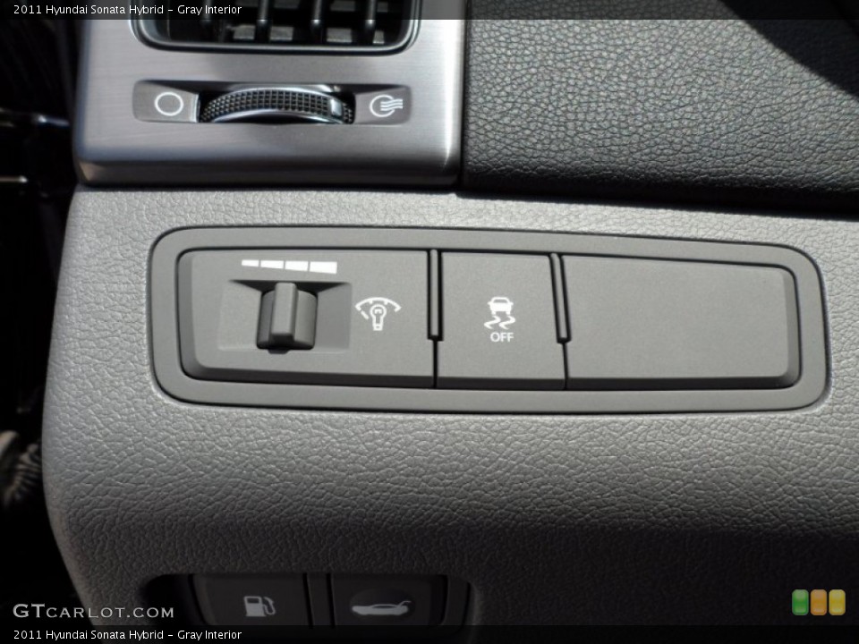 Gray Interior Controls for the 2011 Hyundai Sonata Hybrid #52522920