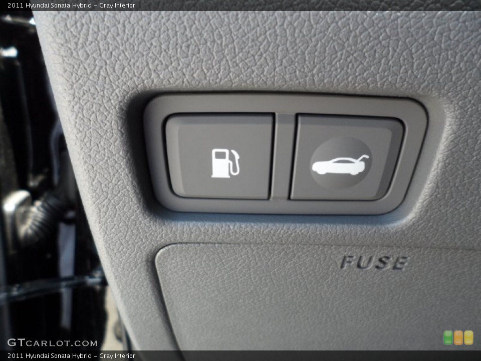 Gray Interior Controls for the 2011 Hyundai Sonata Hybrid #52522938
