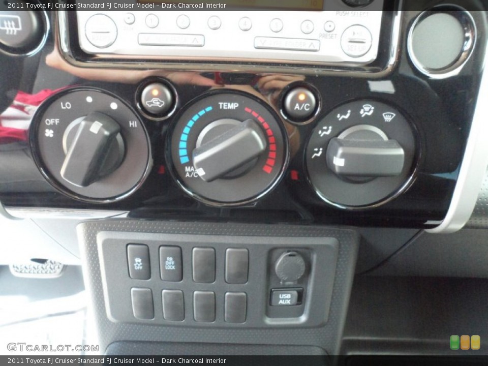 Dark Charcoal Interior Controls for the 2011 Toyota FJ Cruiser  #52526589