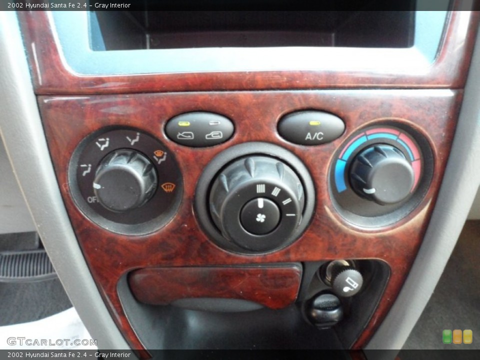 Gray Interior Controls for the 2002 Hyundai Santa Fe 2.4 #52536318